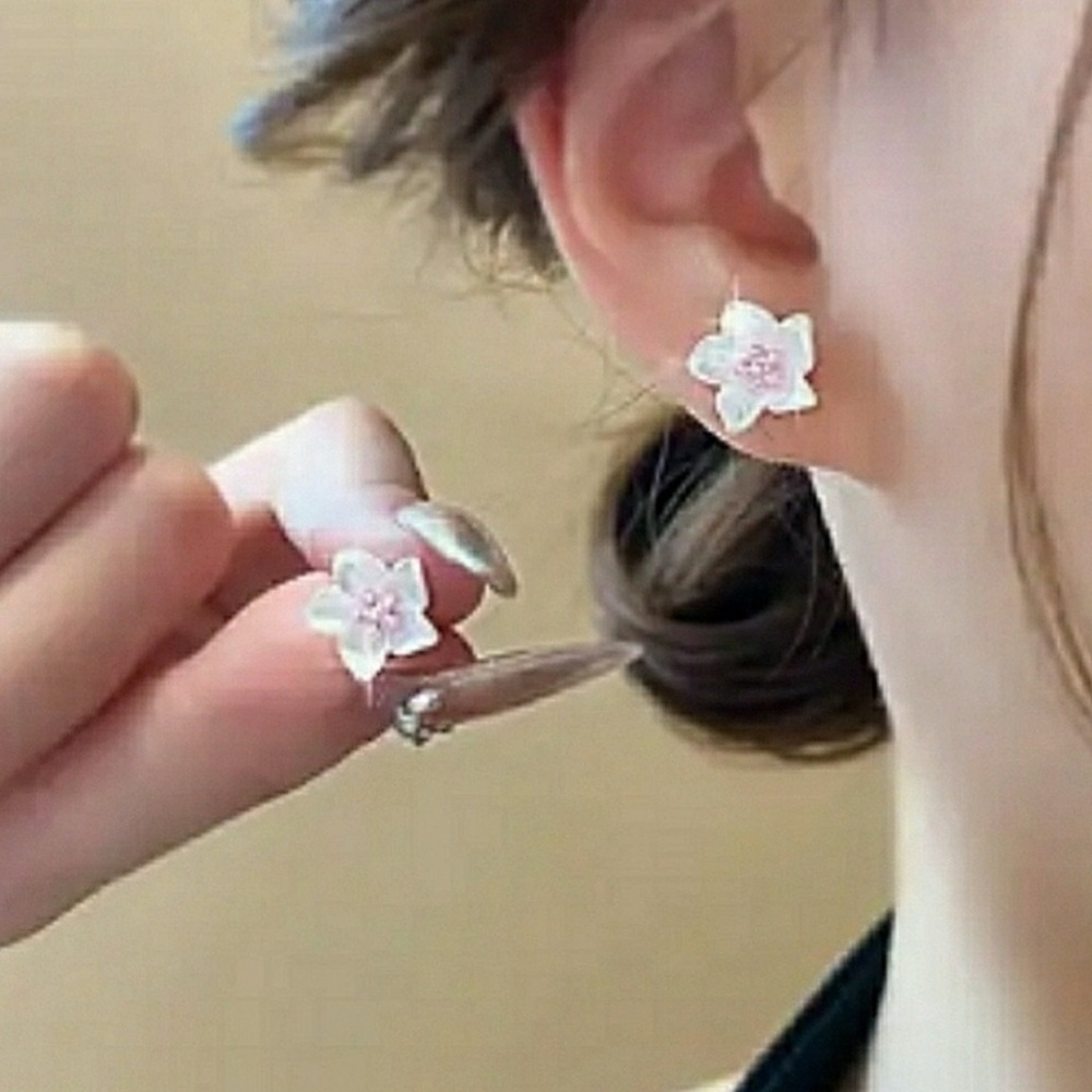 NWT Pink Flower Stud Earrings